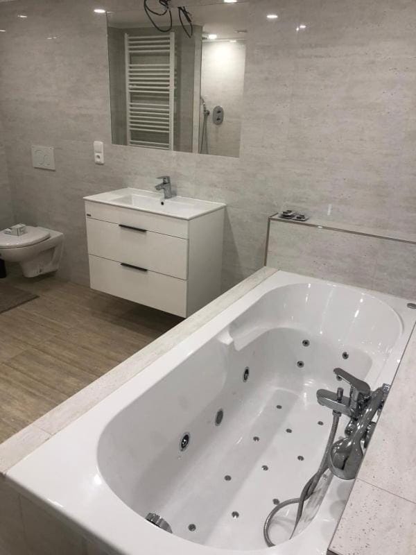Shower, Toilet, Hot Tub, Bathroom, Bath