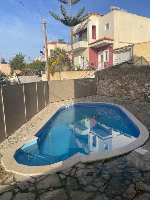Swimming pool, Swimming pool