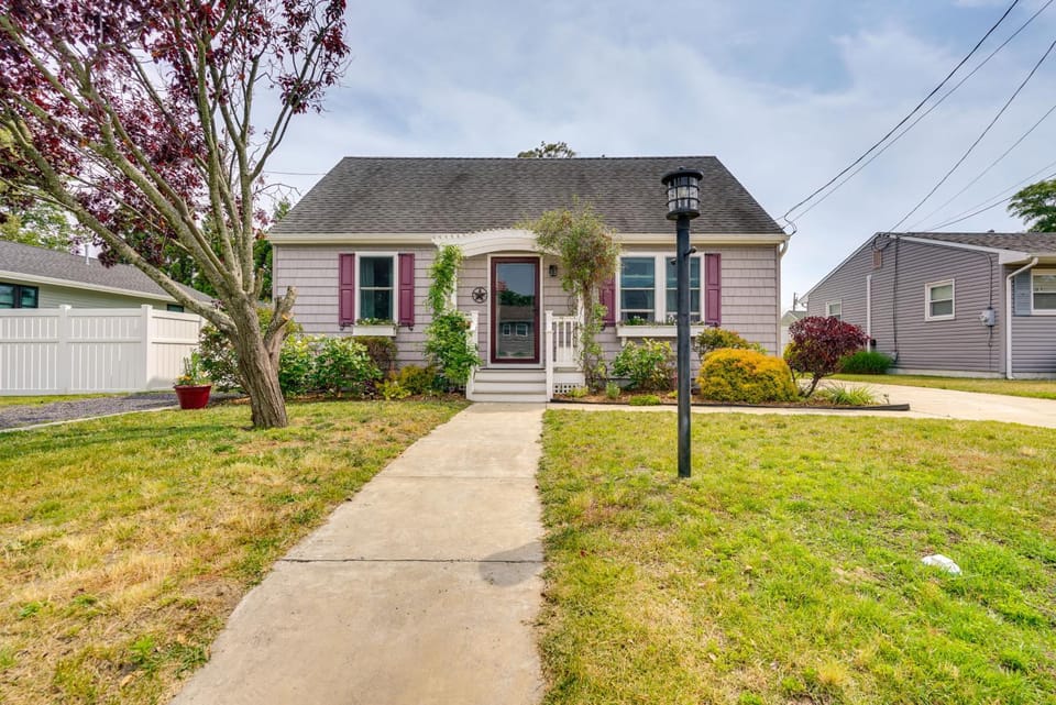 Charming + Updated Villas Home w/ Backyard! House in Lower Township