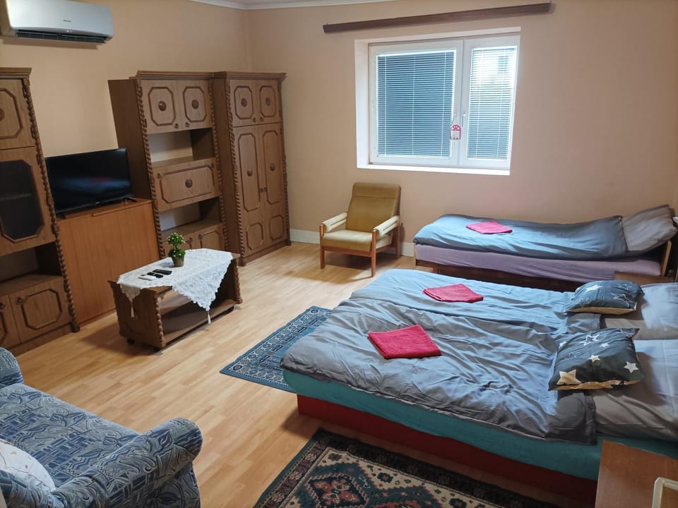 Bed, Photo of the whole room, Bedroom, air conditioner