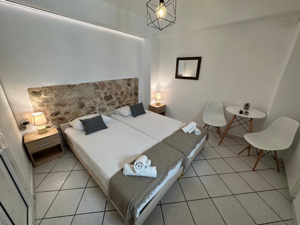 Bed, Photo of the whole room, Seating area, Bedroom