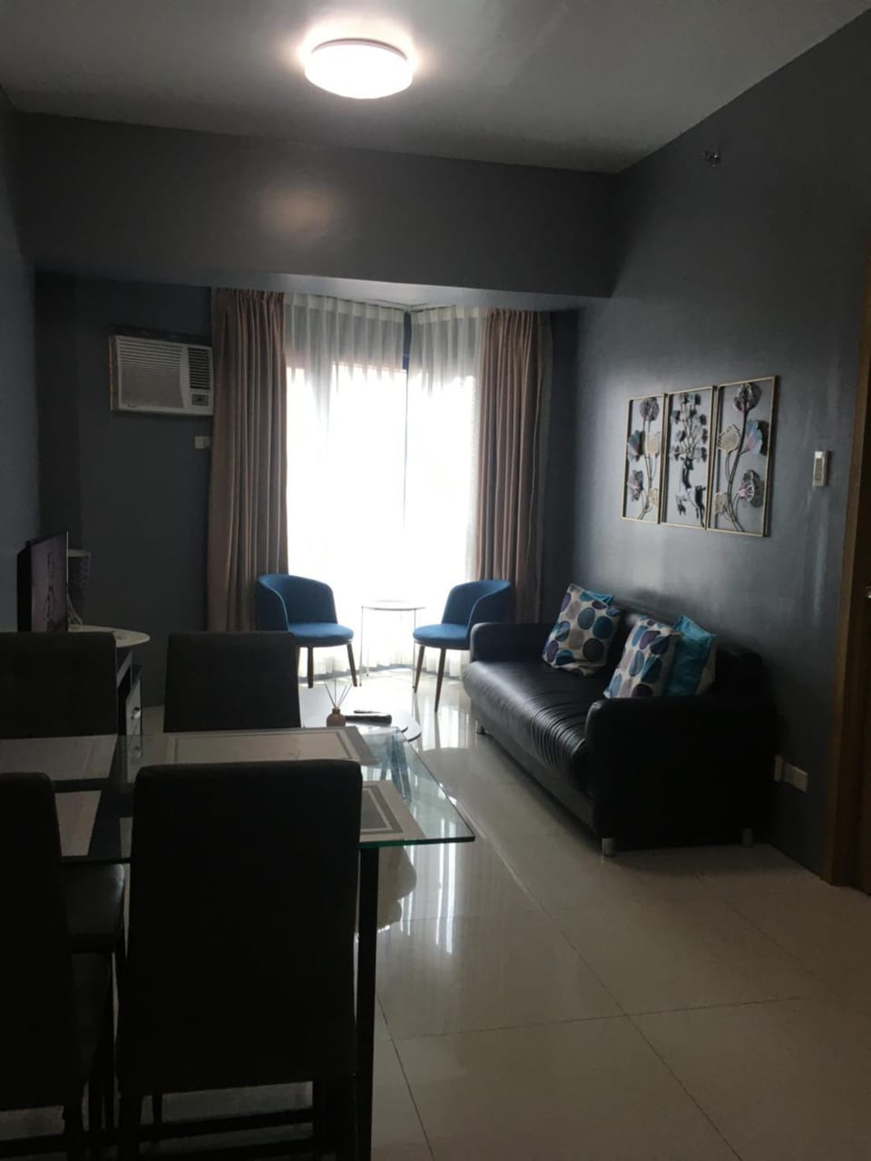 TV and multimedia, Living room, Seating area, Dining area, air conditioner