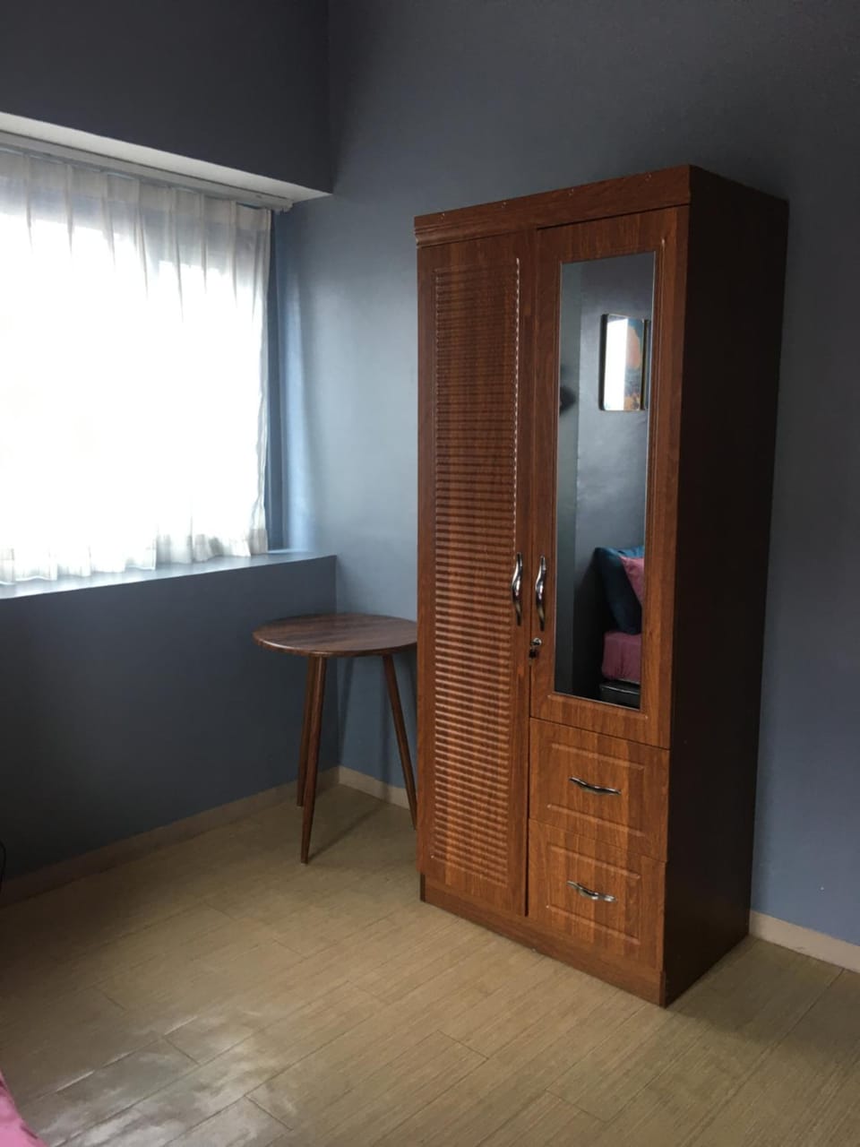 hair dresser, wardrobe