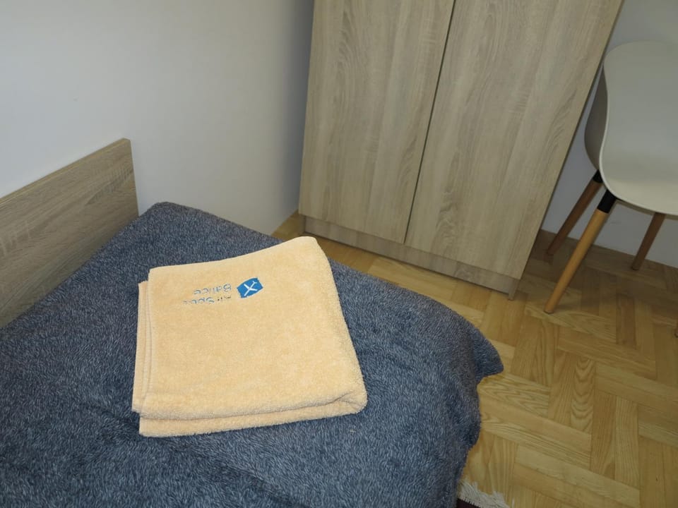 Photo of the whole room, Seating area, towels, wardrobe