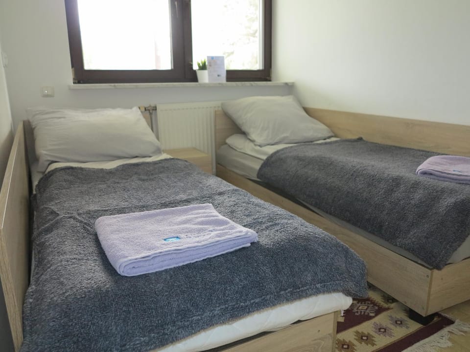 Bed, towels