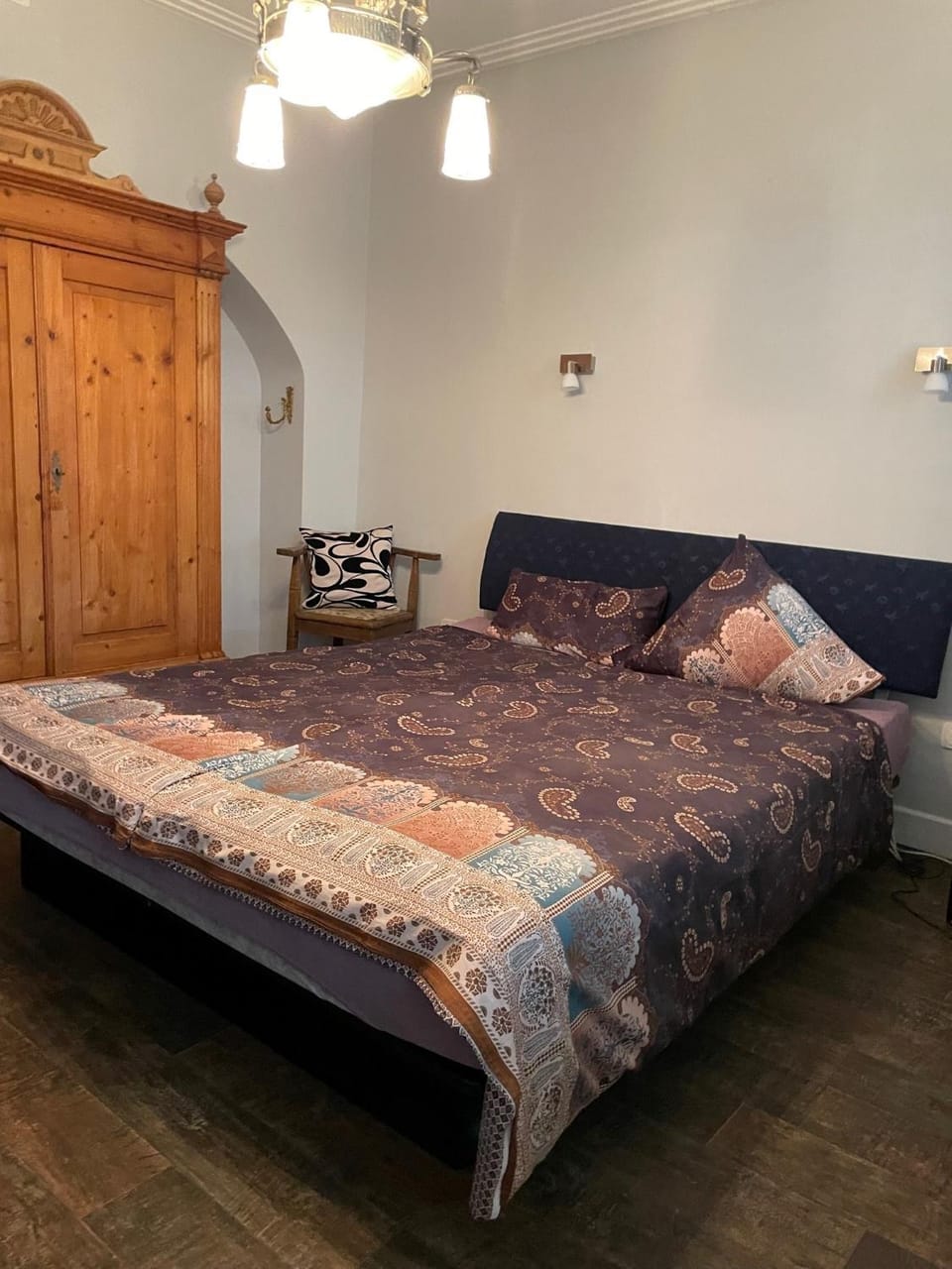 Bed, Photo of the whole room, wardrobe