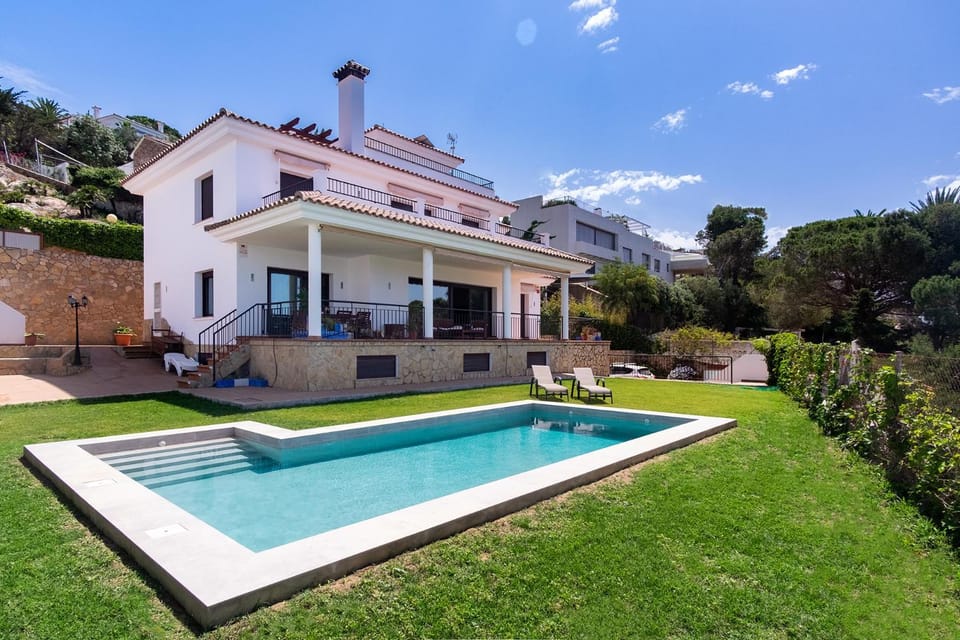 Property building, Pool view, Pool view, Swimming pool