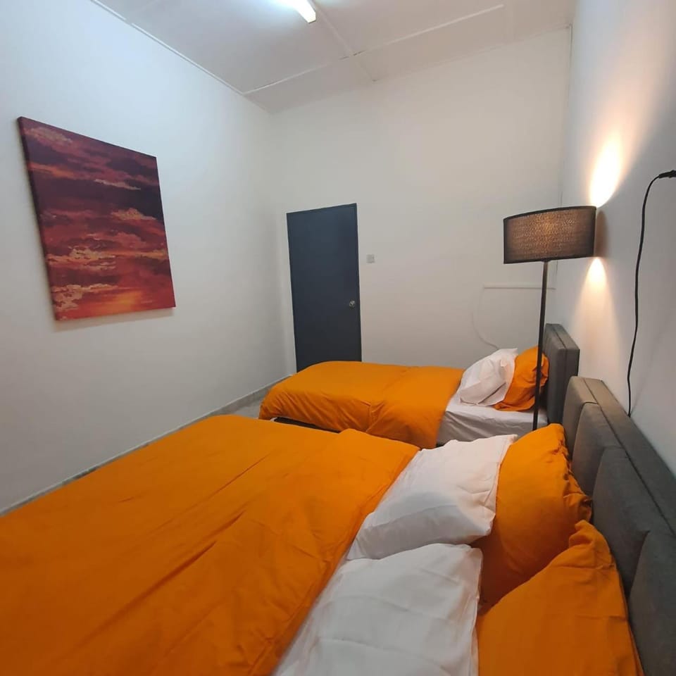 AirPutih Younee4R3B 5minTownHomestay-10pax House in Pahang, Malaysia