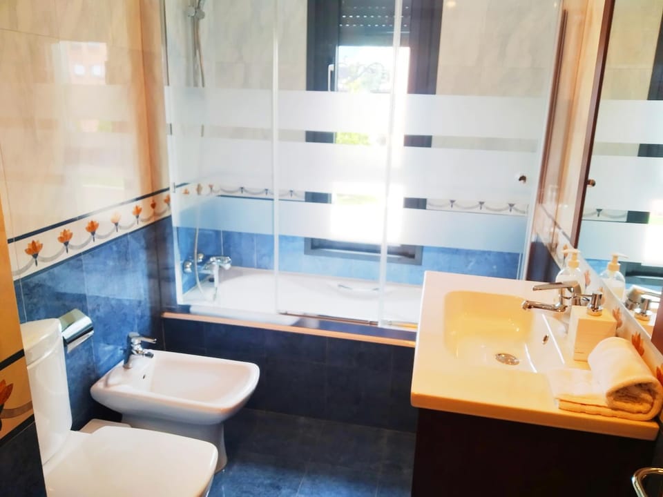 Shower, Toilet, Bathroom, bidet