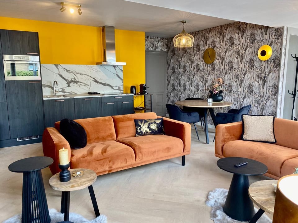 Communal lounge/ TV room, Kitchen or kitchenette, Living room, Seating area, Dining area