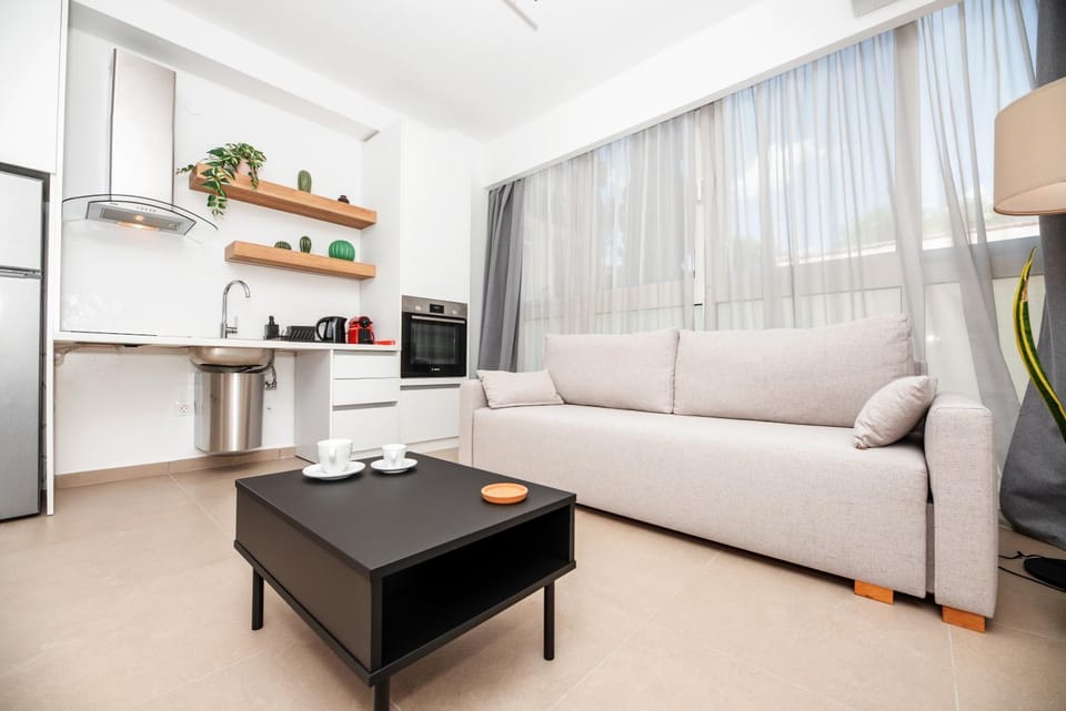 Kitchen or kitchenette, Seating area