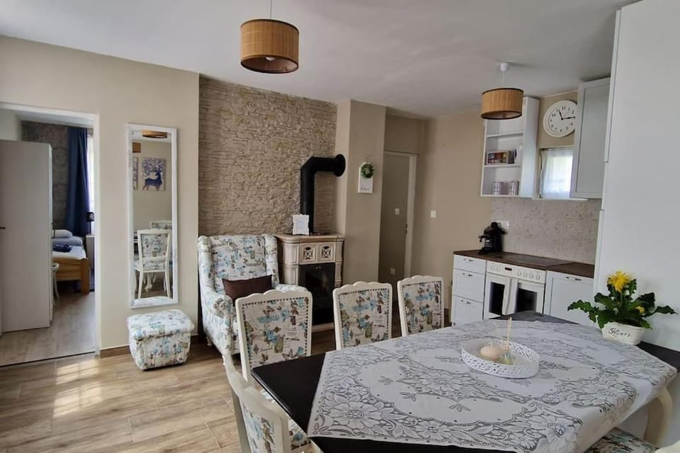 Seating area, Dining area