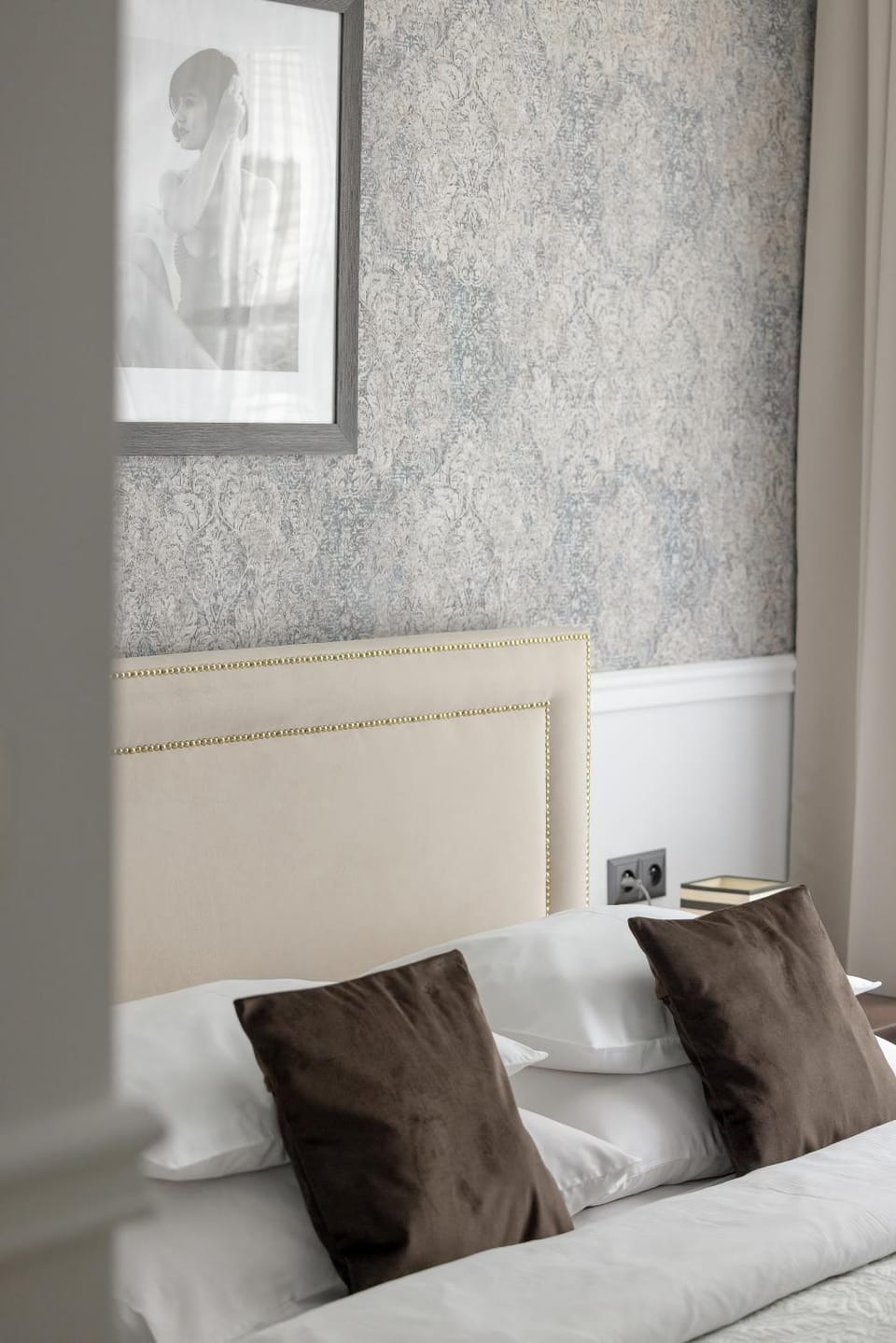 Bed, Photo of the whole room, Decorative detail