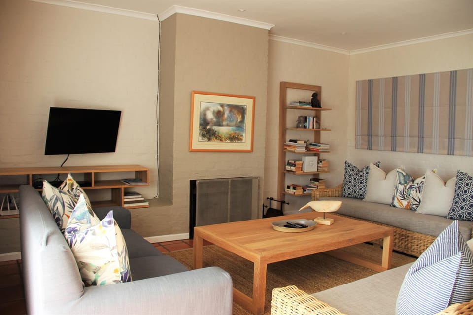 TV and multimedia, Living room, Evening entertainment