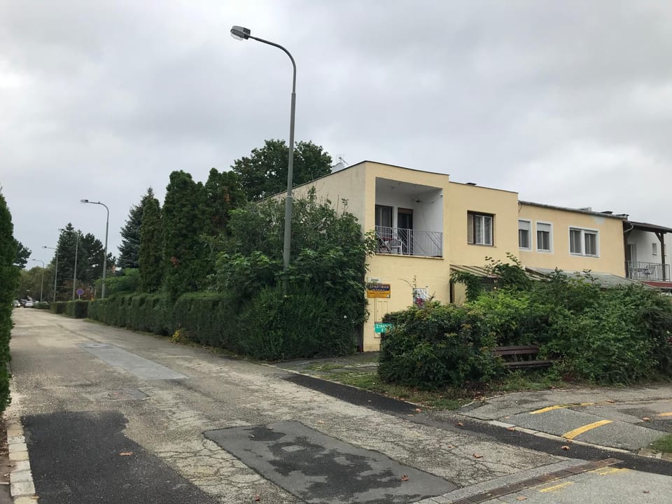 Facade/entrance, Off site