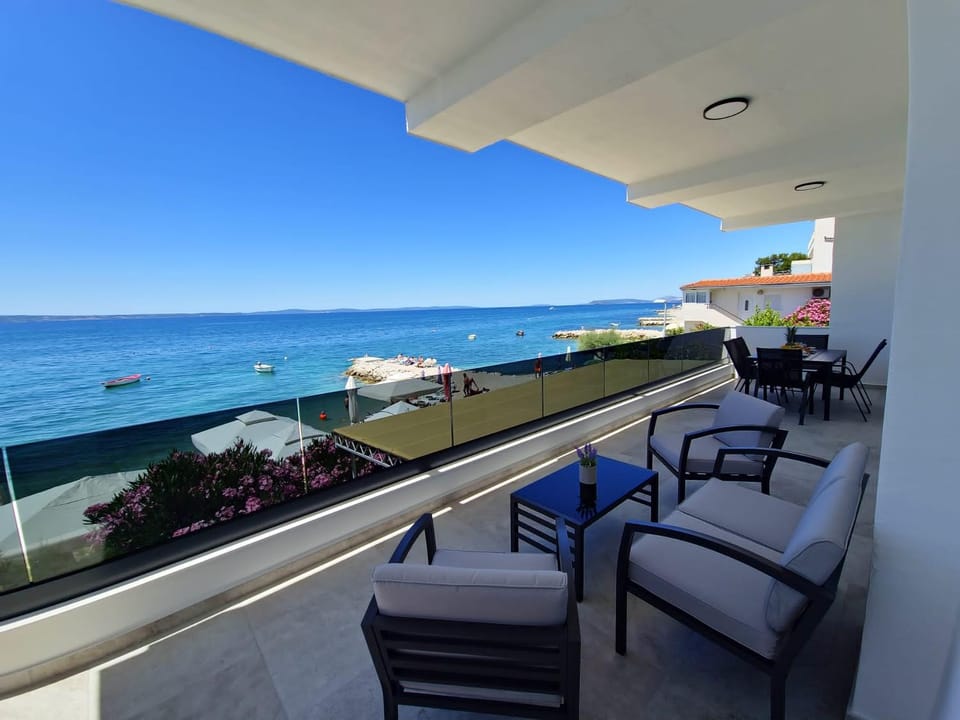 View (from property/room), Balcony/Terrace, Seating area