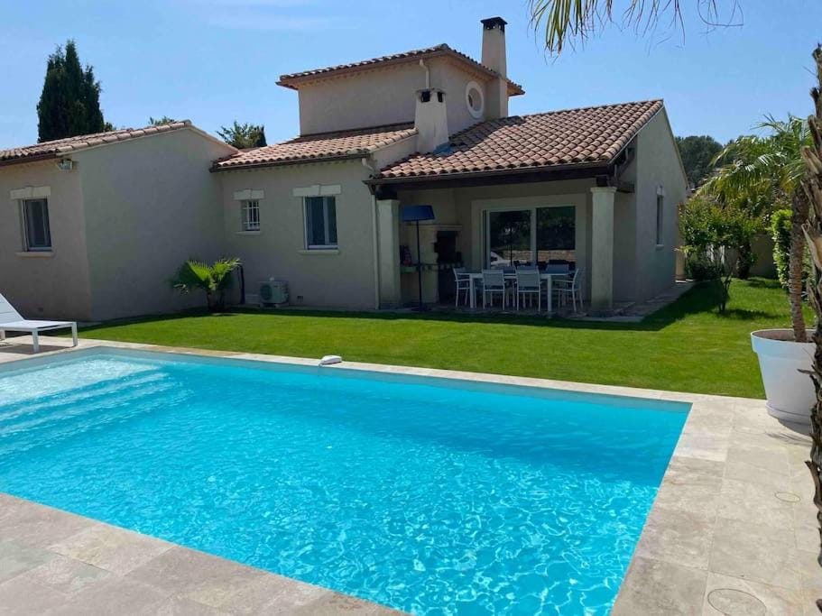 Belle villa typique du sud avec grande piscine Villa in Occitanie