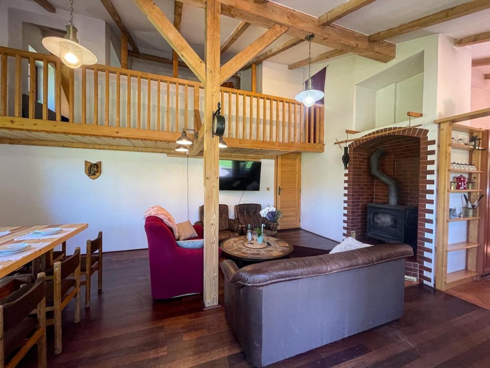 Communal lounge/ TV room, Living room, Photo of the whole room, Seating area, Dining area, Area and facilities