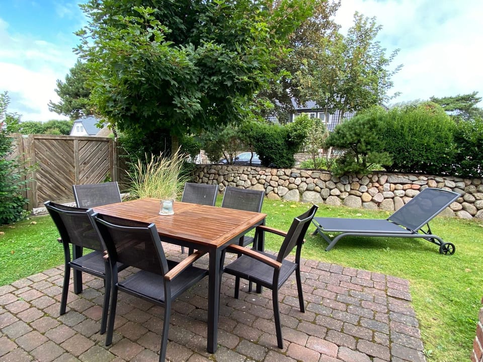 Patio, Garden, Balcony/Terrace, Seating area, Dining area, Garden view, sunbed