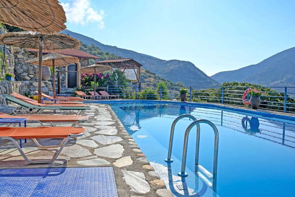 Mountain view, Pool view, Swimming pool, sunbed