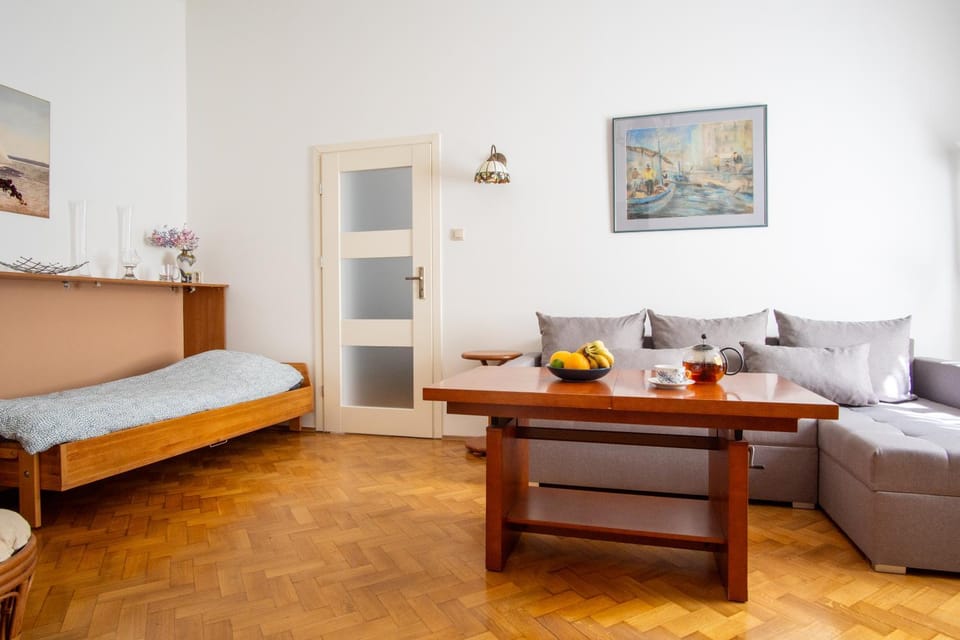 Bed, Seating area, Bedroom
