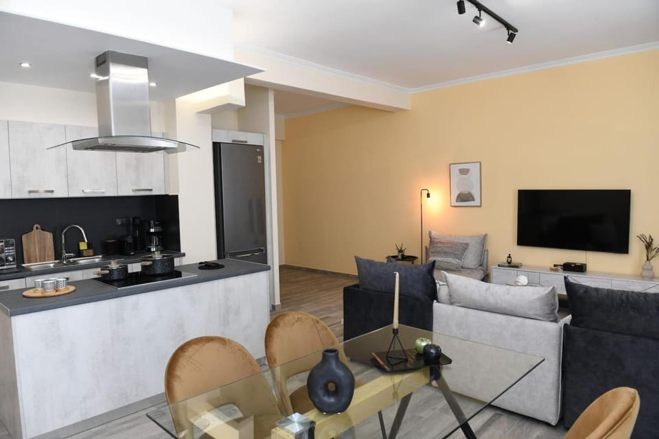 Kitchen or kitchenette, Seating area, Dining area
