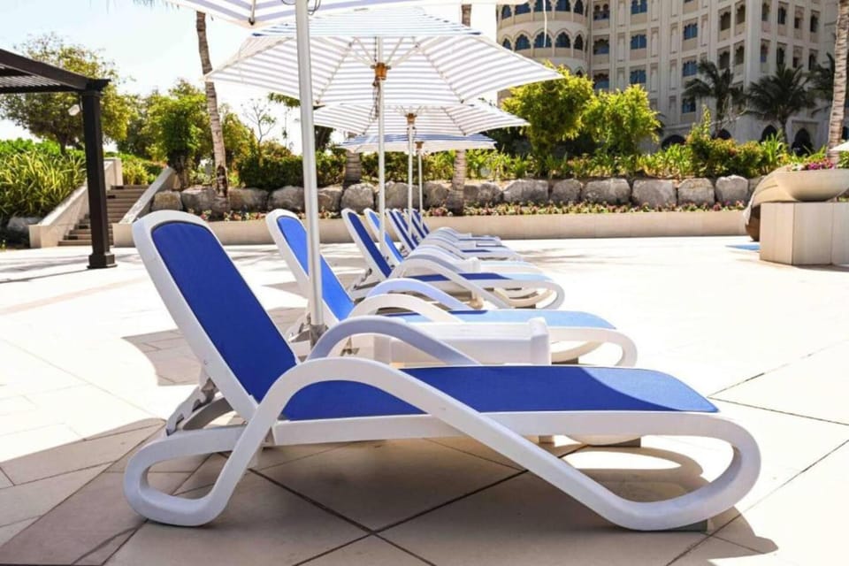 Swimming pool, sunbed
