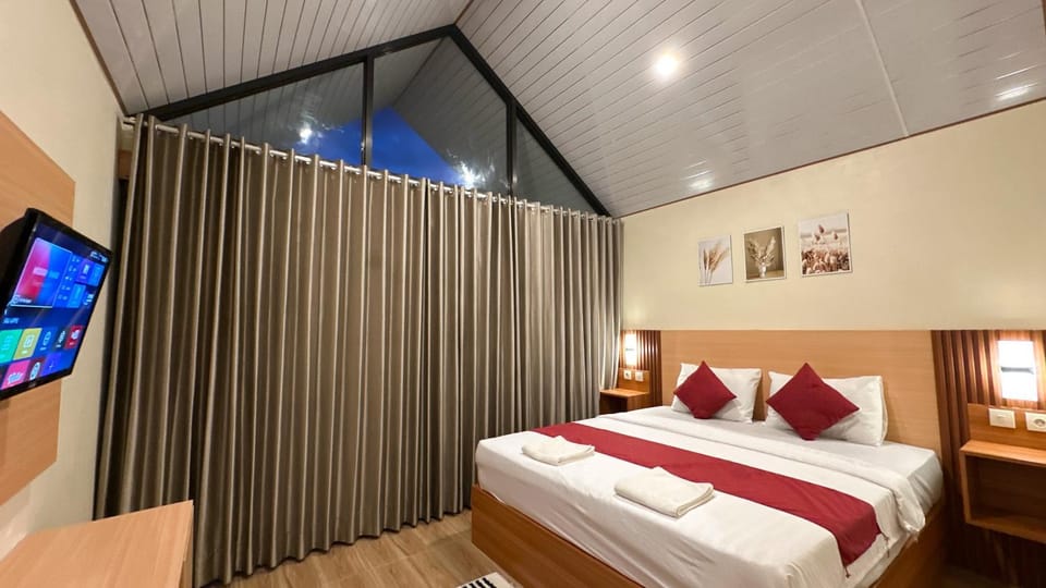 Bed, TV and multimedia, Bedroom