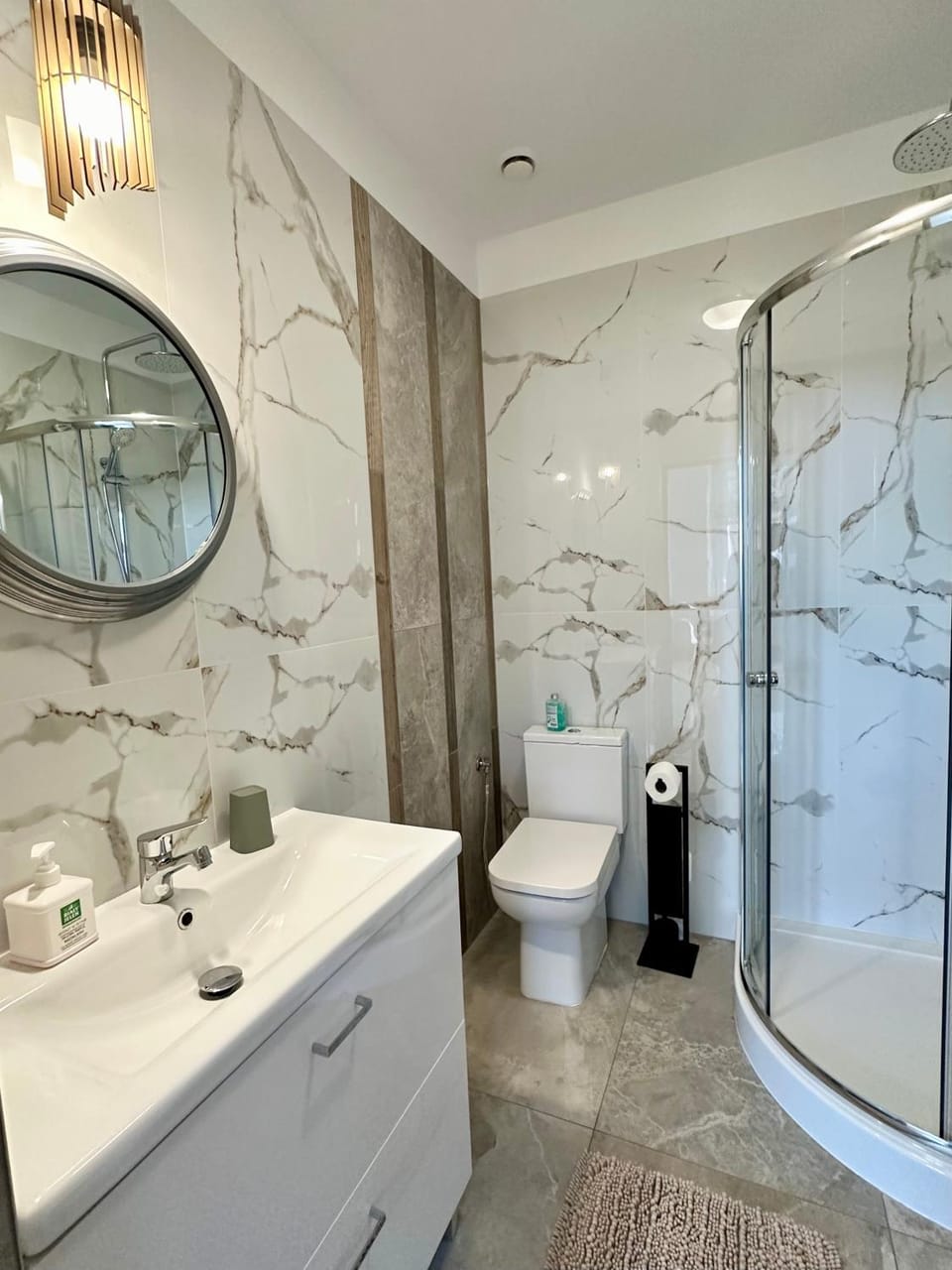 Shower, Toilet, Bathroom, Decorative detail, towels, washing machine