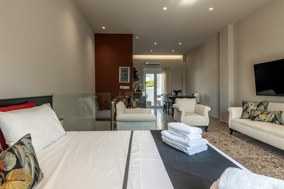 Bed, TV and multimedia, Photo of the whole room, towels