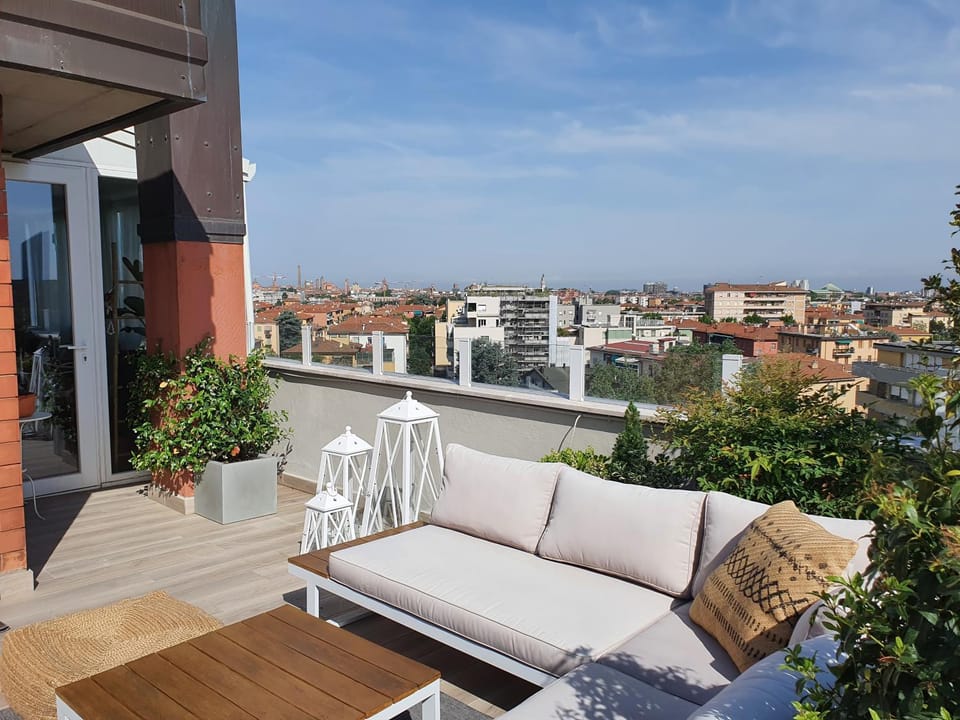 Property building, Patio, Day, View (from property/room), Balcony/Terrace, Seating area, City view