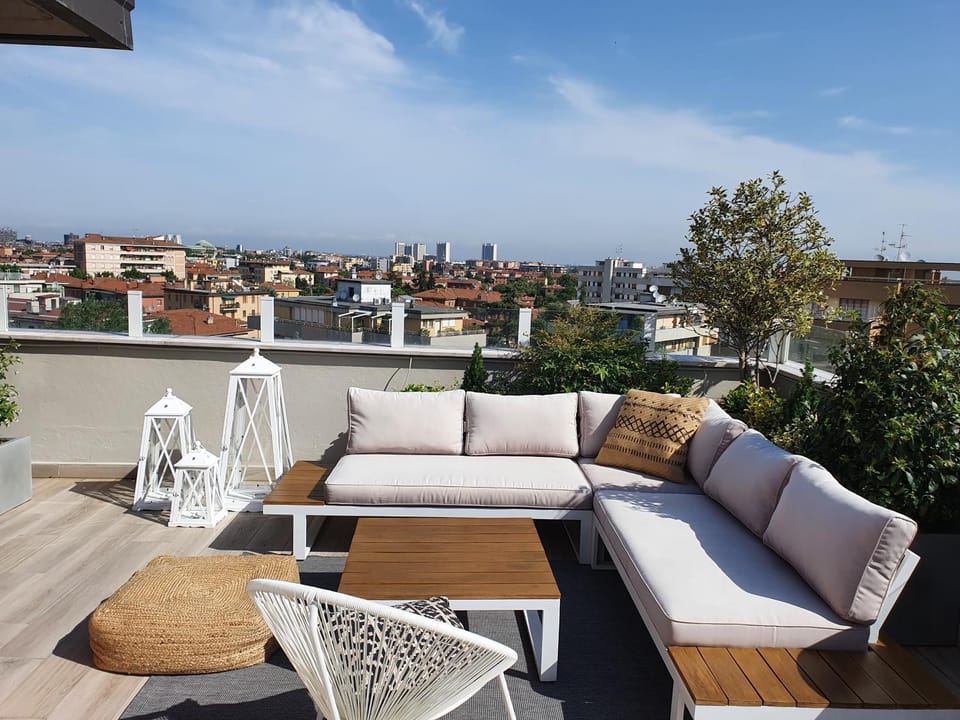Property building, Patio, Day, View (from property/room), Balcony/Terrace, Seating area, City view