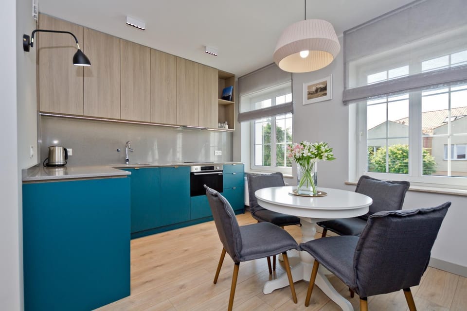 Kitchen or kitchenette, Living room, Seating area, Dining area, pet friendly, stove