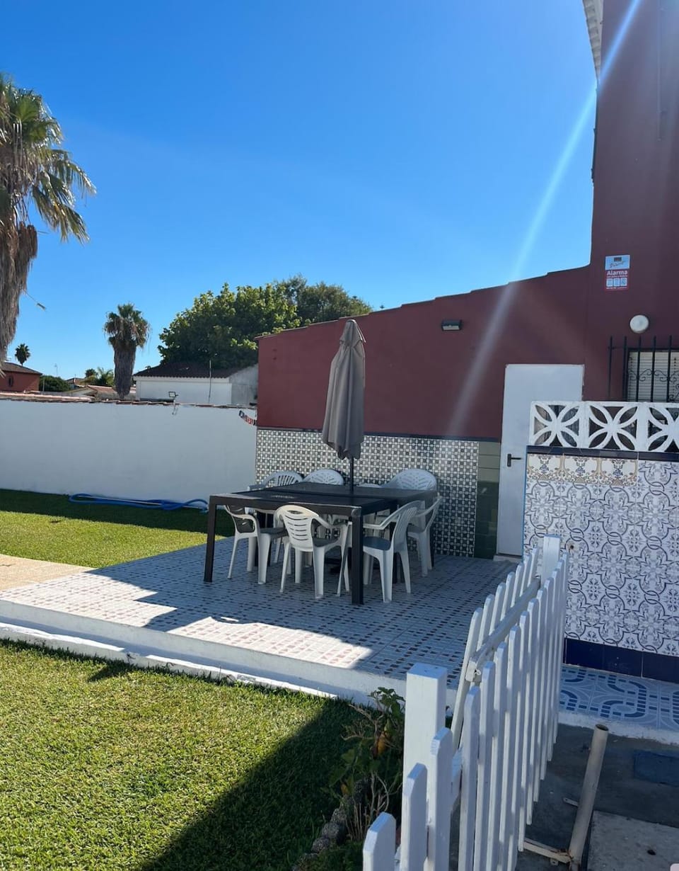 Fantástico chalet con piscina Apartment in Chiclana de la Frontera