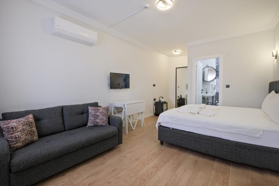 Seating area, Bedroom