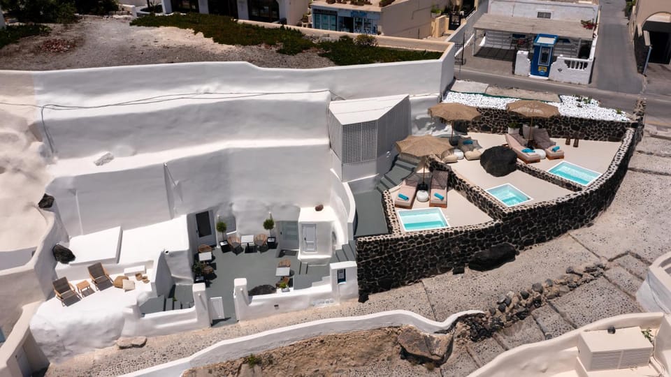 Property building, Natural landscape, Bird's eye view, Swimming pool, sunbed