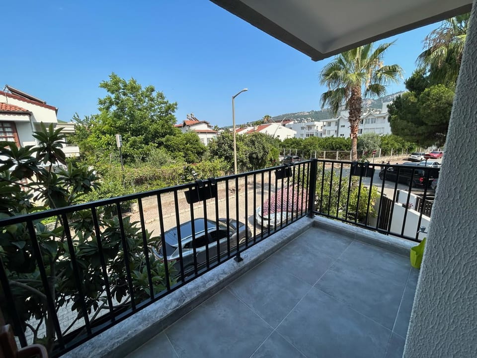 Property building, Patio, View (from property/room), Balcony/Terrace, City view, Garden view, Mountain view, Quiet street view