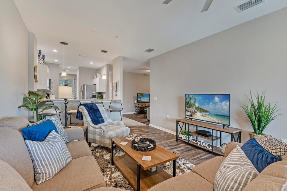 TV and multimedia, Living room, Evening entertainment