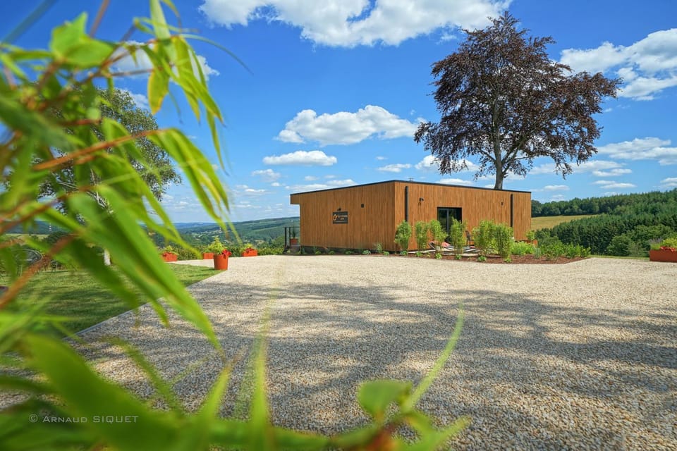 Property building, Garden, Parking