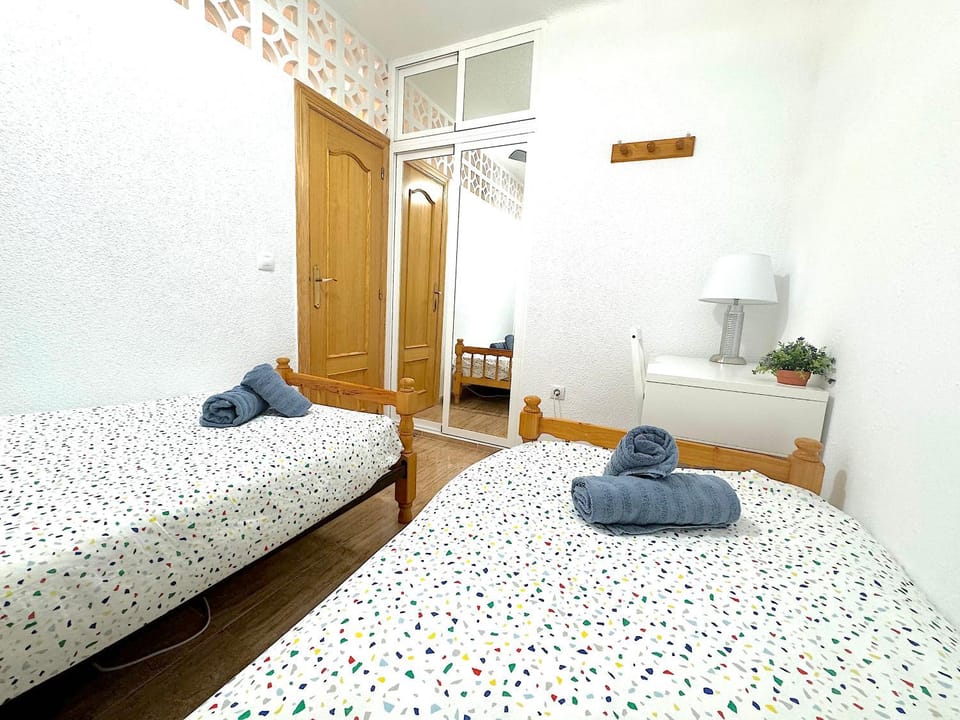 Bedroom, towels
