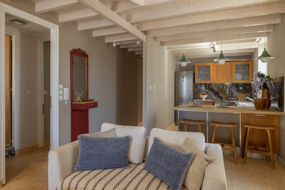 Kitchen or kitchenette, Living room