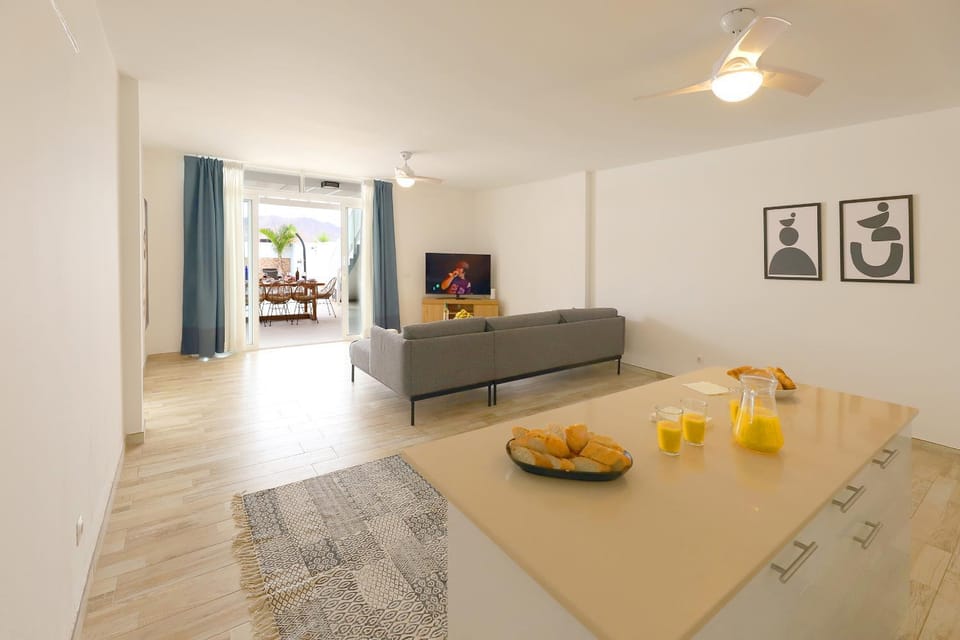 Communal lounge/ TV room, Food and drinks