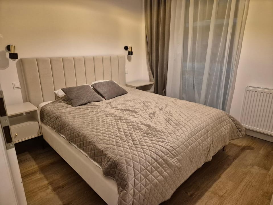 Bed, Photo of the whole room, Bedroom, internet