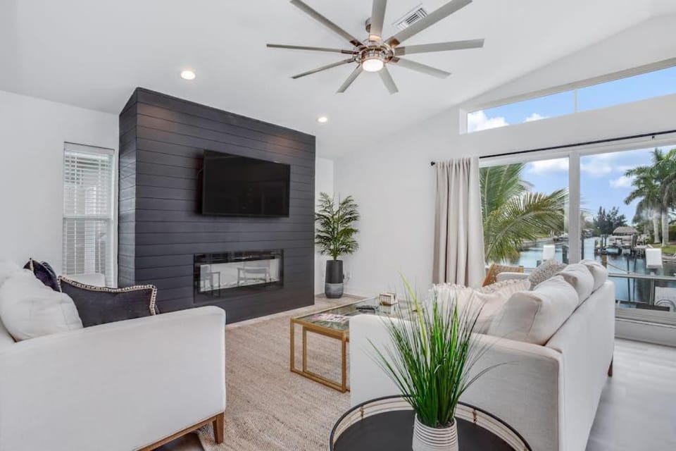 Capeside Retreat House in Cape Coral