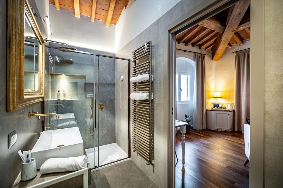 Shower, Bathroom, Bedroom, towels