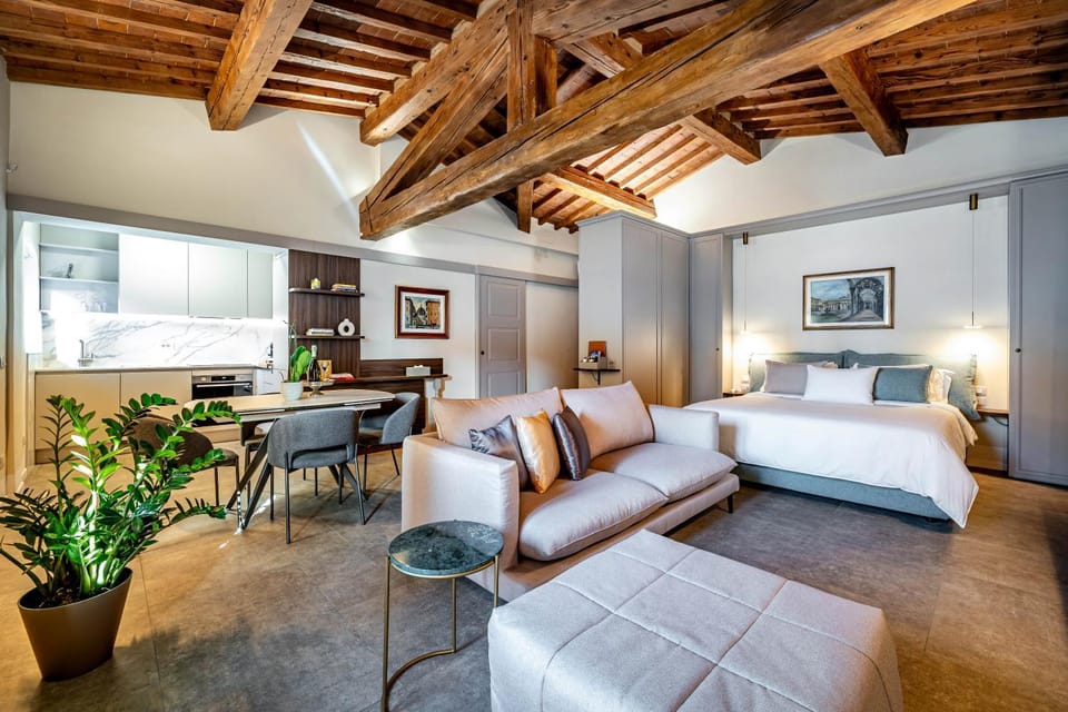 Bed, Seating area, Bedroom