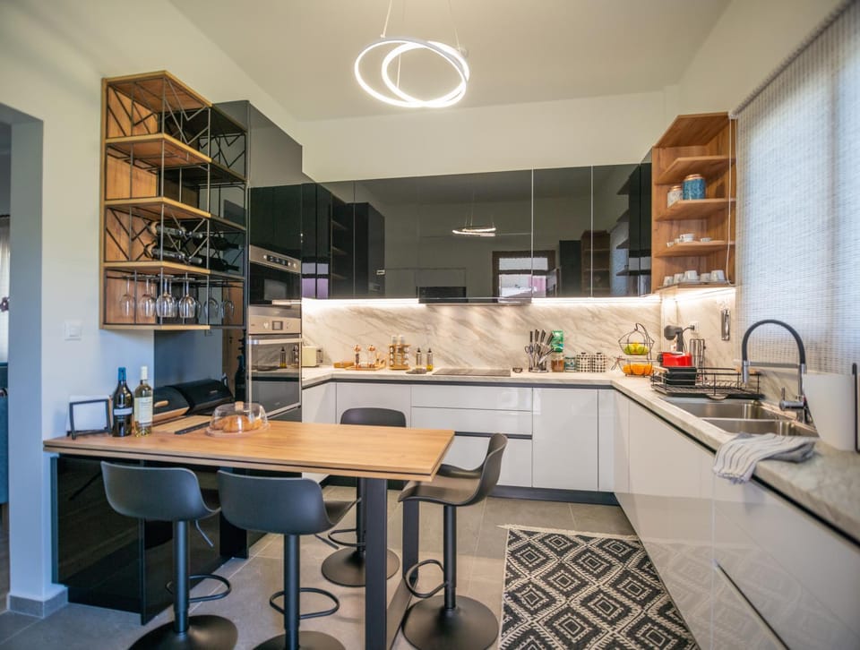 Coffee/tea facilities, Kitchen or kitchenette, Dining area, dishwasher, minibar, pet friendly, stove