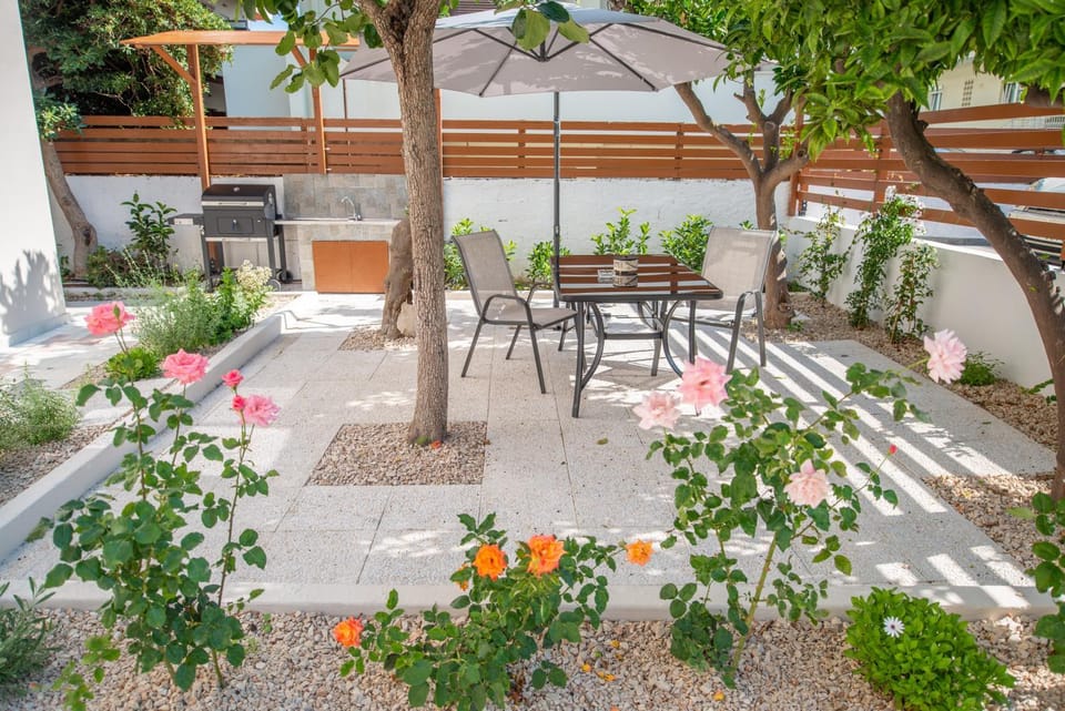 Patio, BBQ facilities, Garden, Dining area, Garden view