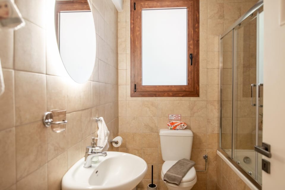 Toilet, Bathroom, Bath