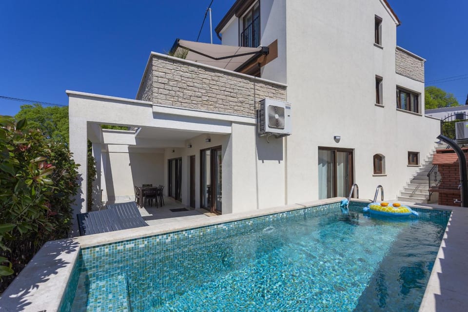 Property building, Swimming pool